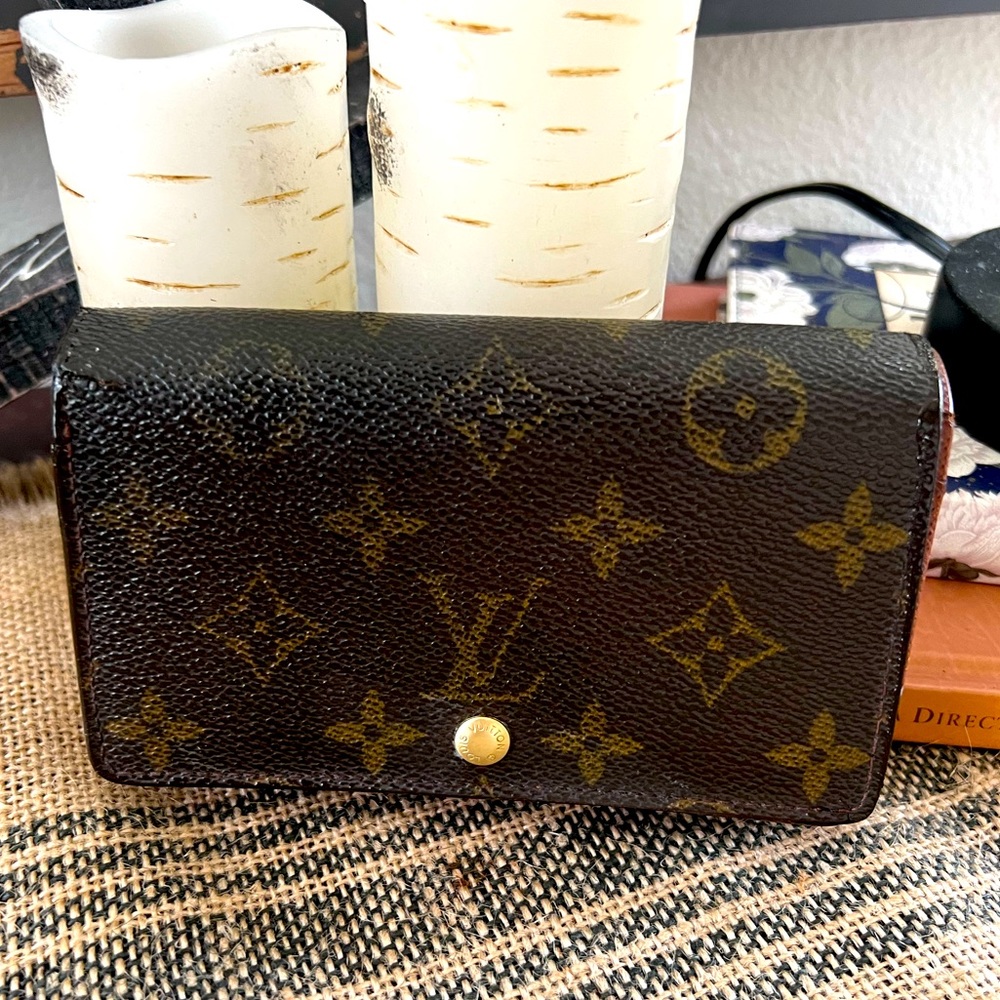 Louis Vuitton Monogram Porte Monnaie Billets Tresor Bifold Wallet